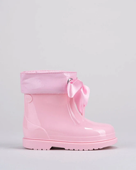 Bota charolada lazo rosa