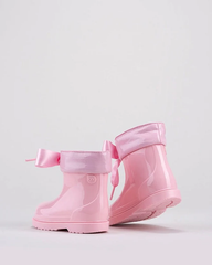 Bota charolada lazo rosa