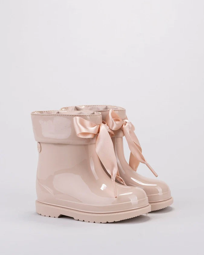 Bota charolada lazo beige